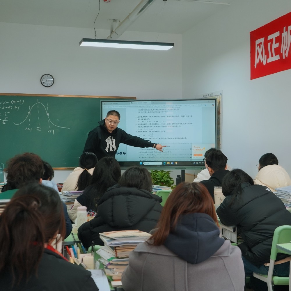 高三艺考生全方位备考指南：兼顾专业与文化，高效冲刺提分  |  济南艺考文化课培训学校