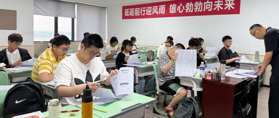 一张课桌的独白
